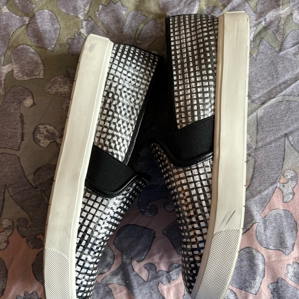VINCE Slip Ons - Picture 4 of 7